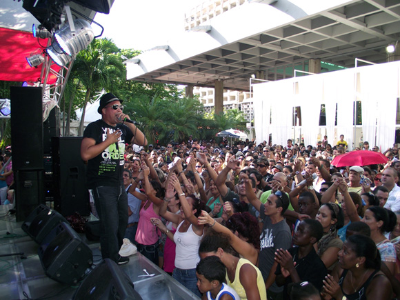 Arnaldo y su Talismán en concierto.