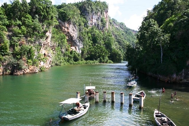 En el diccionario aparecen singularidades geográficas como el bello Cañón de Yumurí, en Baracoa. Fotos: Del autor.