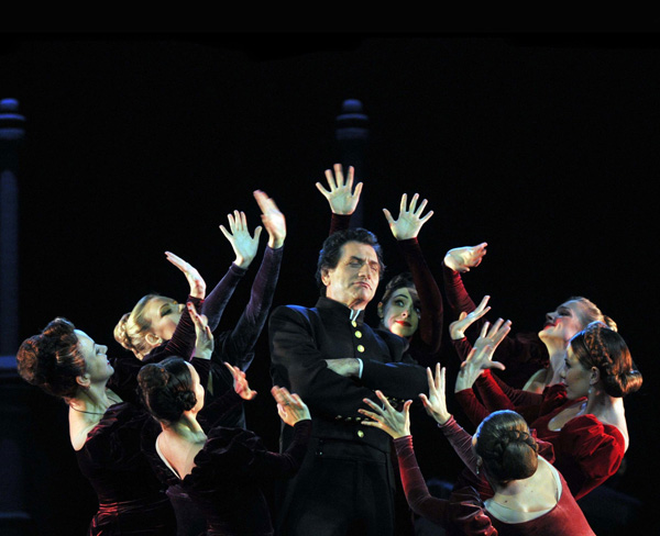 Anna Karenina, puesta de Angélica Jólina para el Teatro Estatal Académico Evguéni Vajtángov, de Rusia, deslumbró por la fuerza expresiva de sus imágenes. Foto: Abel Ernesto Rubio Estrada, AIN