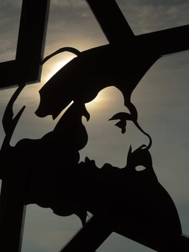 Una de las siluetas de las imágenes de Camilo que forman el conjunto escultórico. Fotos: Leandro Armando Pérez Pérez