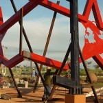 Trabajadores de varias instituciones apoyan en el levantamiento de esta obra pública, considerada la primera de su tipo erigida en Cuba a la memoria de Camilo Cienfuegos.