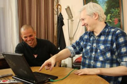 Multi_Viral, Calle 13 feat Julian Assange