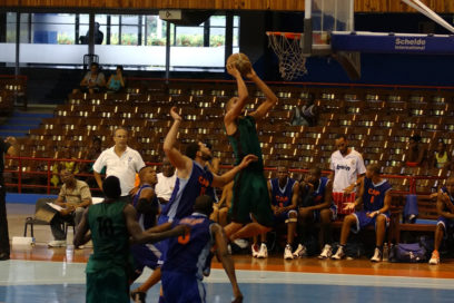 Liga Superior de Baloncesto: A la sombra