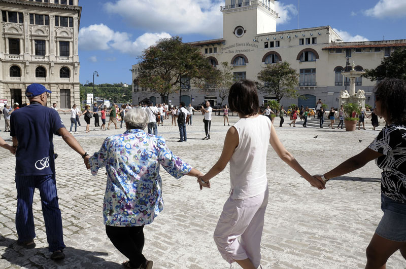 Ronda para Teresita Fernández organizada en la Plaza San Frascisco de Asís