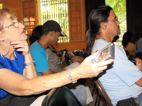 Participantes en la IV Jornada de la Cultura Cubana en medios digitales, en la Casa del Alba Cultural, en Línea y D, Vedado.