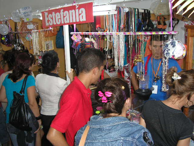 La utilidad y belleza de los productos caracterizan la Feria. Foto del autor