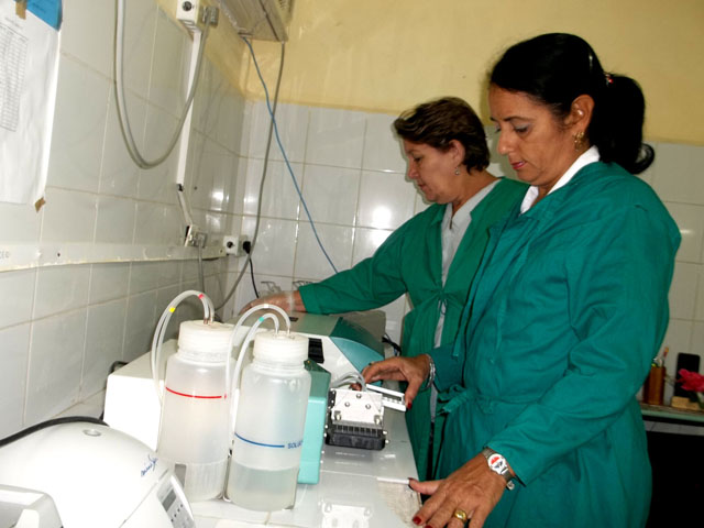 El laboratorio SUMA ha facilitado la realización de los exámenes a las embarazadas en el propio policlínico de la localidad. Foto: Del autor