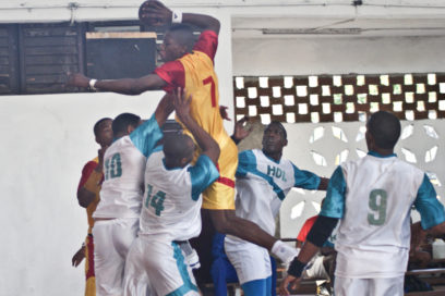 Holguín manda en la final