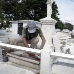 Más de 300 objetos de obras fueron concluidos en la Necrópolis de Bayamo, entre ellas la reparación del monumento al General Elpidio Estrada, así como numerosas esculturas de mármol, bóvedas y capillas.Foto: René Pérez Massola.