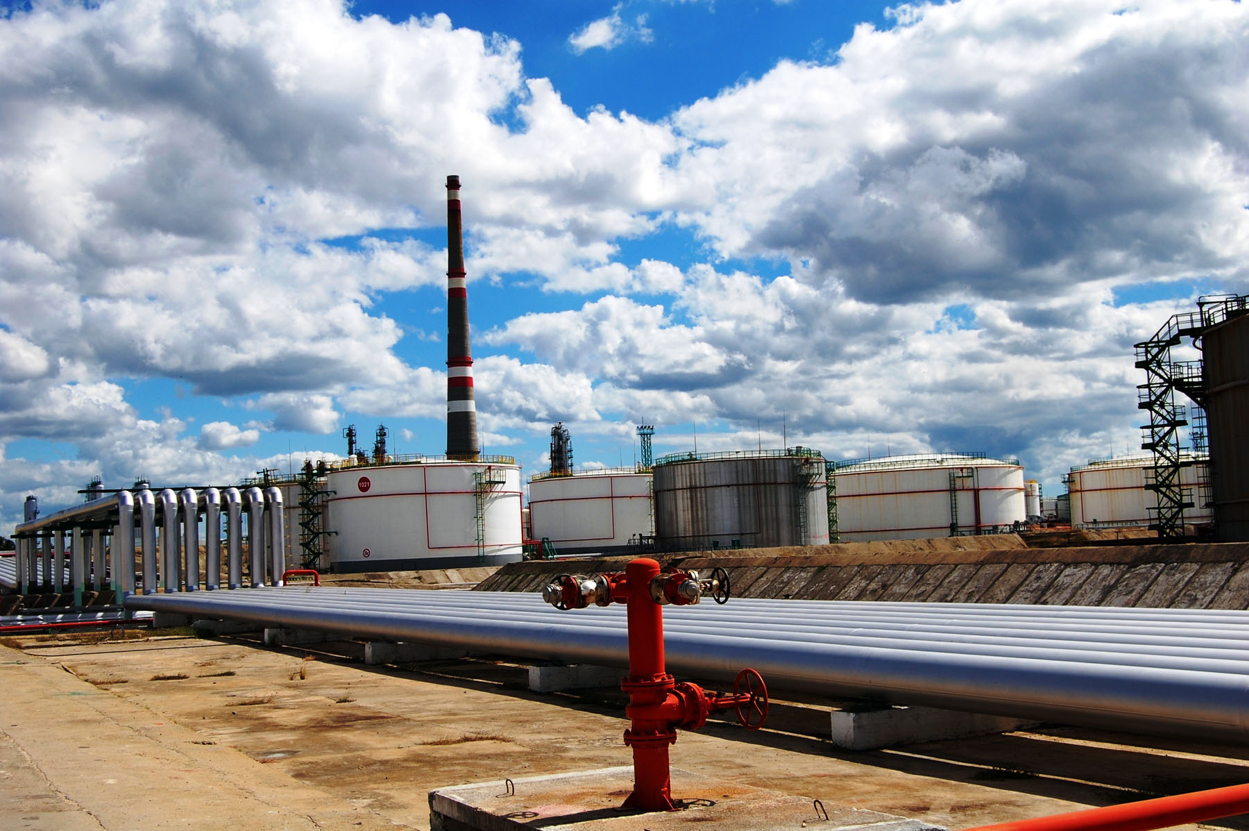 La refinería Camilo Cienfuegos ha procesado 121 millones 349 mil barriles desde la puesta en marcha el 21 de diciembre de 2007. Foto: Del autor