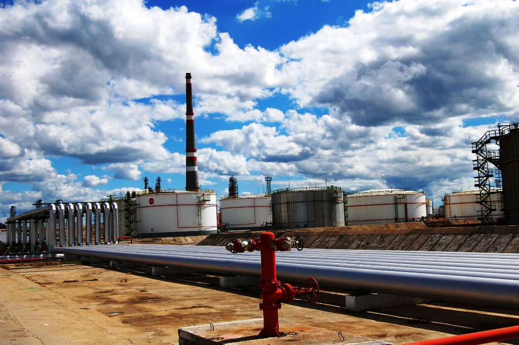 La refinería cienfueguera: siempre cumplidora. Foto del autor