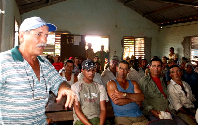 Debemos pronunciarnos por revitalizar la estimulación moral y material”, opina Danilo.
