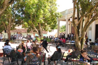 Toda luz en la Jornada de la Poesía