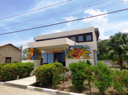La comunidad de El Jamal, en Baracoa, luce su reparada casa de la cultura, centro de diversas actividades comunitarias.| foto: Rodny Alcolea