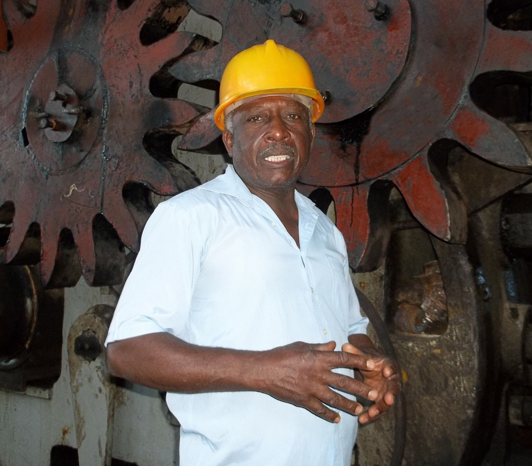 Leopoldo Fis ha dedicado toda su vida laboral a la industria azucarera y contribuyó a que el central-refinería Ecuador alcanzara el Premio Nacional Álvaro Reynoso a la Excelencia Técnica 2013. Foto: Del autor