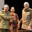 Estamos orgullosos de Fernández, expresó Raúl, en ceremonia efectuada en la Academia de las FAR General Máximo Gómez, Orden Antonio Maceo y Orden Carlos Juan Finlay, en esta capital