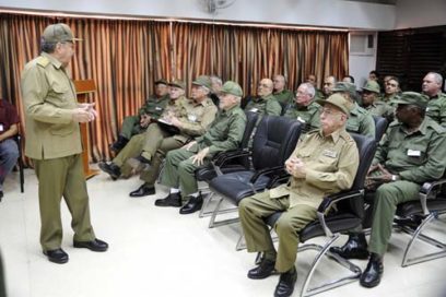 Ejercicio Estratégico Bastión 2013: Visitó Raúl el Consejo de Defensa Provincial de Artemisa