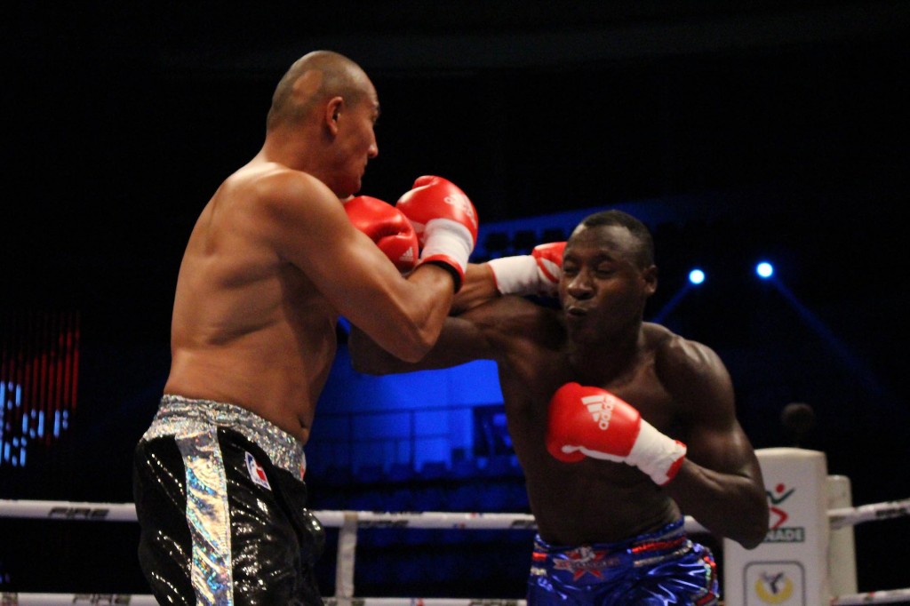 Savón volvió a resolver su pelea por la vía rápida.