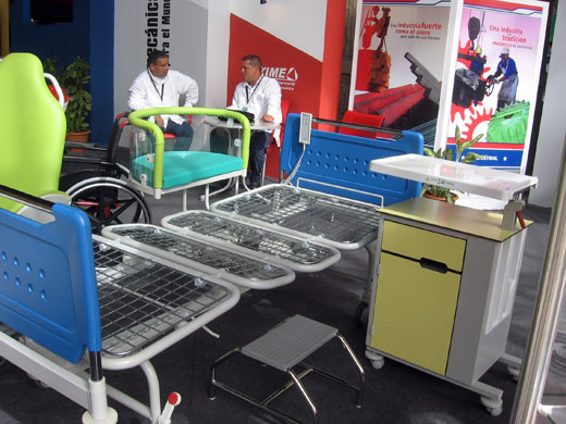 La Empresa Industria Cubana de Equipos Médicos (ICEM) proyecta producir el año entrante un set de mobiliario clínico de atención al paciente. Foto Agustín Borrego