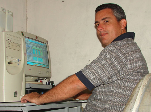 Asael ha automatizado la información sobre explotación del transporte automotor y equipos especiales en la aviación civil cubana. Foto: Cortesía del entrevistado.