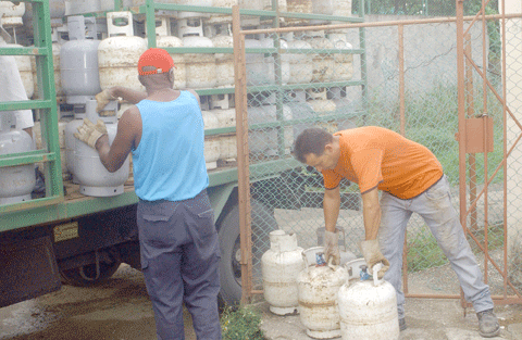 Las primeras semanas de venta del gas liberado han transcurrido sin sobresaltos en La Habana y la ciudad de Santiago de Cuba. Foto: César A. Rodríguez