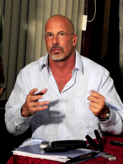 Les MacCabe, director del Instituto de Estudios a Bordo