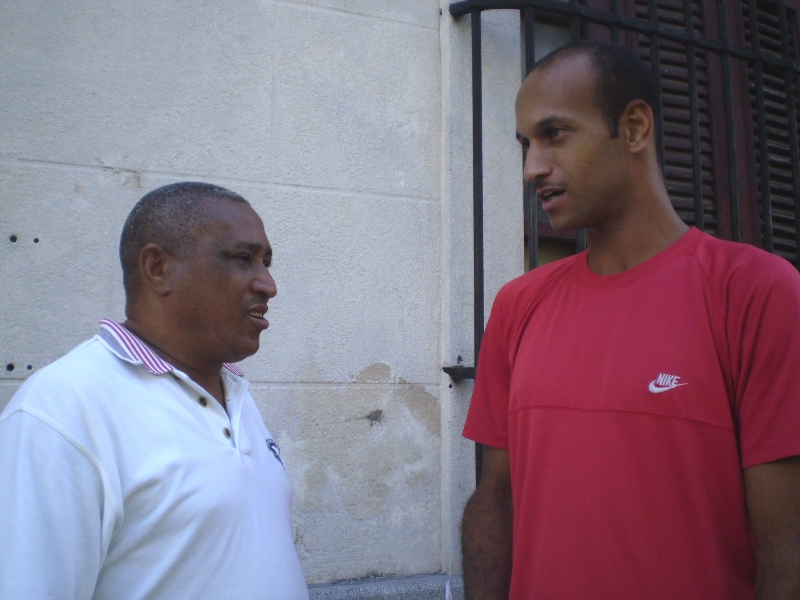 Villaurrutía Ulacia (izquierda) y Pérez Navarro disfrutan el honor de ser delegados al XX Congreso de la CTC. Foto: Noryis.