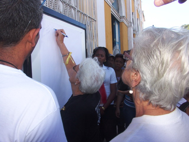 Familiares de los Cinco en el Museo A la Batalla de Ideas