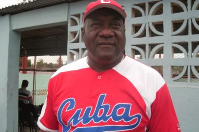 Un trío de famosos en el sóftbol