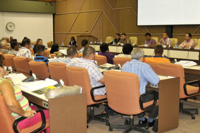 Discuten diputados cubanos incumplimientos de la  agricultura
