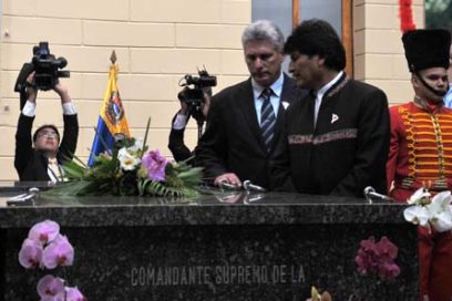Homenaje a Bolívar y Chávez
