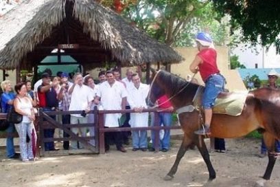 Cabalgando en el jardín