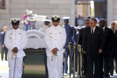 Presidente Raúl Castro rinde homenaje a Nelson Mandela