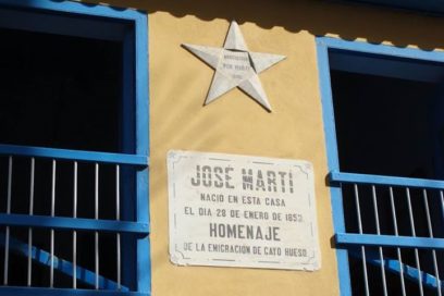 Yo sé que me mira