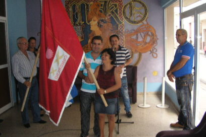 Bandera XX Congreso en centros destacados de Holguín