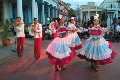 Efectuados desfile y gala inaugural de la Semana de la Cultura Holguinera