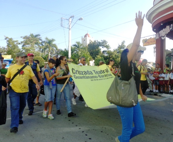Desde el Parque José Martí partió nuevamente la 24 edición de la Cruzada Teatral Guantánamo-Baracoa. Foto: Rodny Alcolea.