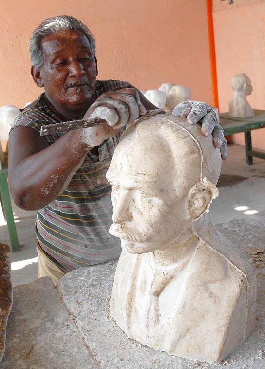 : Gusta tanto de lo que hace que aún a sus 67 años Guzmán no piensa en la jubilación