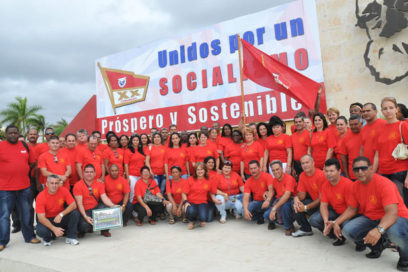 Abanderan delegación avileña al XX Congreso obrero