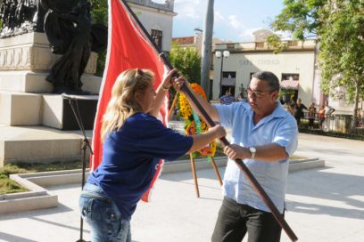 Manos camagüeyanas ya ondean bandera XX Congreso