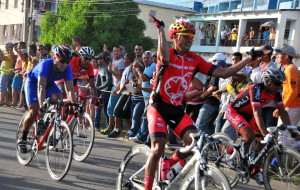 Arnold Alcolea, primer ganador de etapa en el Clásico Camagüey-La Habana. Foto: Ricardo López Hevia.