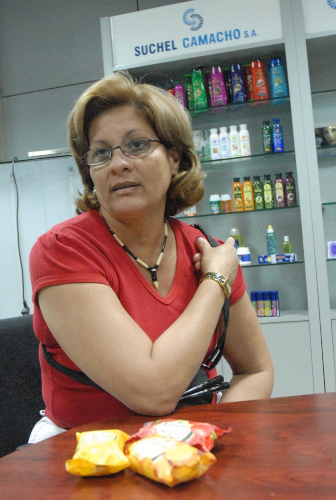 Irma María lleva al Congreso una preocupación de su colectivo. “¿Por qué la economía importa productos de aseo si Suchel Camacho está al 33 % de explotación de sus capacidades y puede hasta duplicar su producción y productividad del trabajo con una calidad reconocida internacionalmente? Foto: Agustín Borrego.