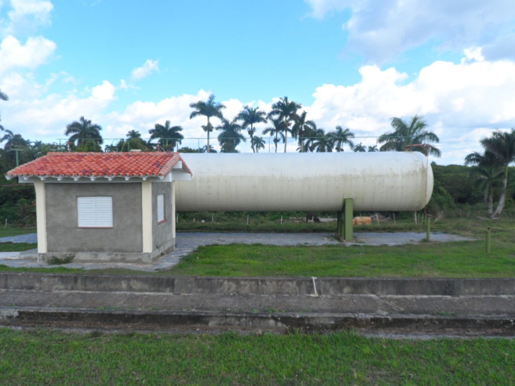 La utilización de un grupo electrógeno permite suministrar la producción diaria a la red en los horarios de mayor consumo y así contribuir al ahorro nacional. 