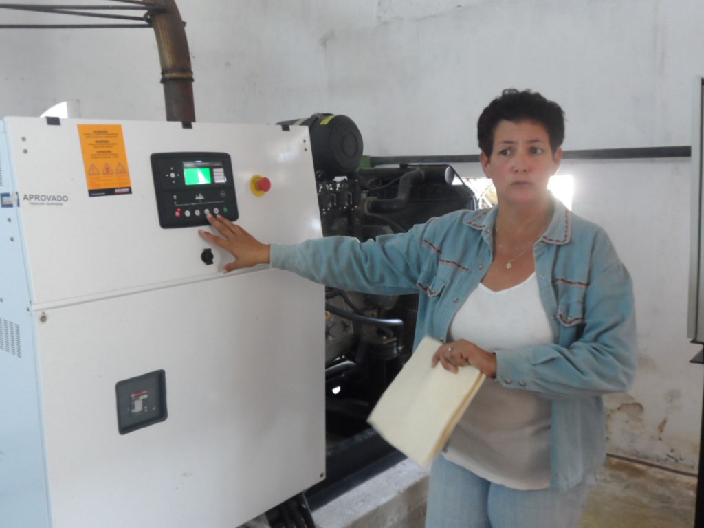“El objetivo es aprovechar toda la energía porque tenemos embases para almacenar y utilizar en caso de problemas de ciclón para continuar produciendo en nuestras instalaciones”, explica Olga Lidia Escobar Martínez. Fotos: Eduardo González Martínez.