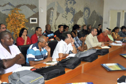 Delegados al XX Congreso sostienen encuentro con directivos del MES