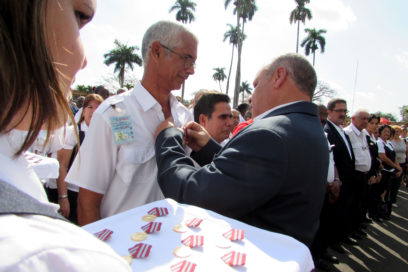 Festejan su día trabajadores de la aviación civil