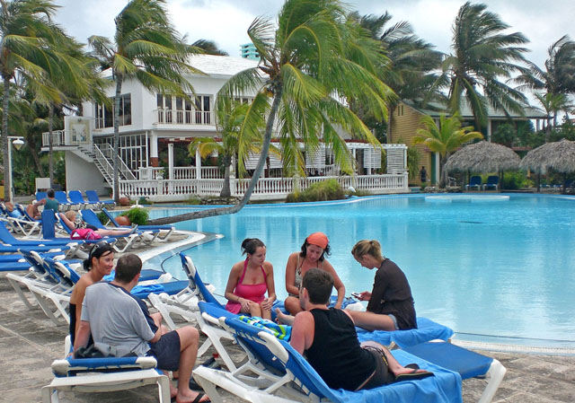 Sigue en ascenso el arribo de visitantes nacionales y extranjeros a los hoteles de los cayos Coco y Guillermo, en la actual temporada alta de turismo. Foto: Nohema Díaz Muñoz.