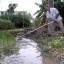 La solución de Catalino, el vecino más cercano al acueducto El Micro, para que el agua potable corra hacia la alcantarilla. Foto: José Luis Martínez Alejo.