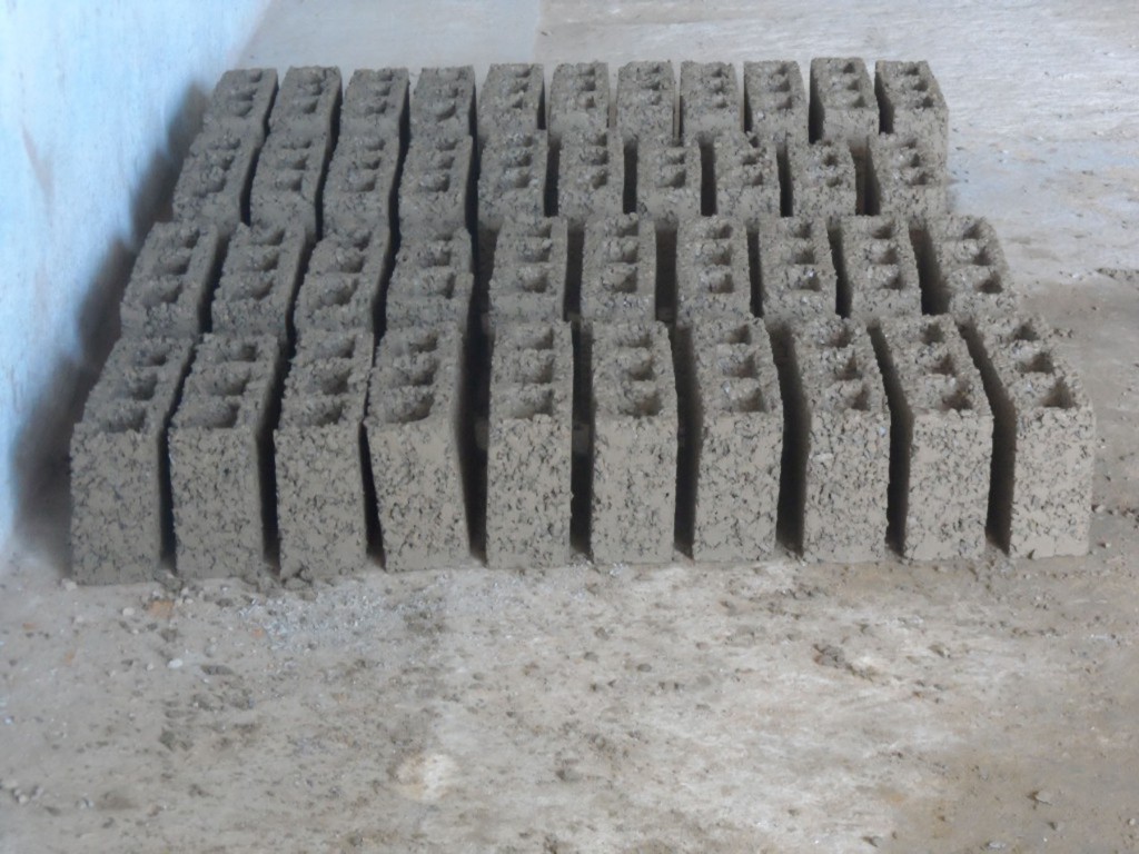 El objetivo de la institución es colaborar con la elaboración de materiales de la construcción en el país, mediante la producción de bloques de 10 y 15 centímetros, entre otros elementos. Foto: Eduardo González Martínez.