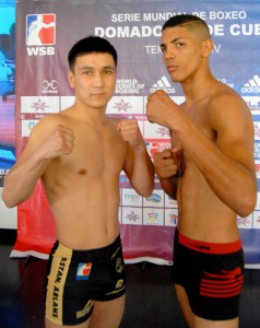 Marcos Forestal vs. Bagdad Alimbekov (56 kg), a priori la más interesante de la velada. Foto: Heriberto González.